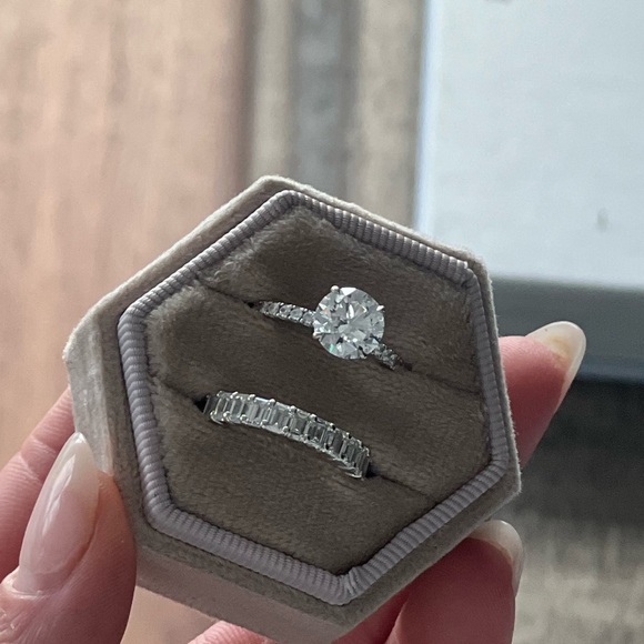 Emerald Cut Diamond Infinity Band - 2.8 carats - Picture 4 of 11